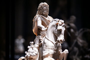 A statue of a man riding a horse